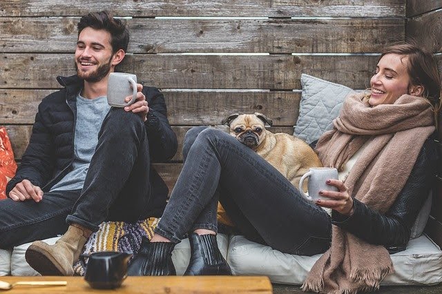 Homem Casado Não Tem Amigas? Até que ponto pode-se considerar isso?